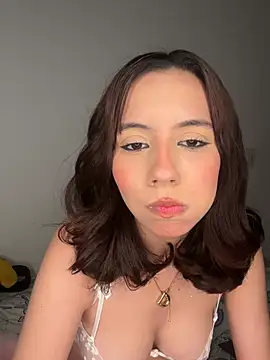Snapshot of Nicole_Cute04 chatting on April 16, 4:35 am Nicole Cute04 online show from April 16, 4:35 am