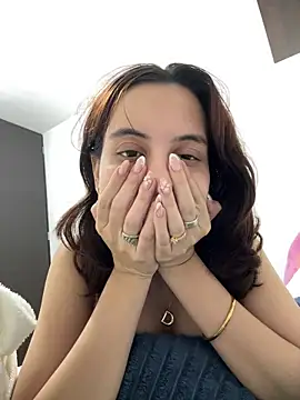 Snapshot of Nicole_Cute04 chatting on April 26, 4:10 am Nicole Cute04 online show from April 26, 4:10 am