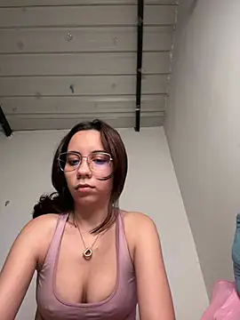 Snapshot of Nicole_Cute04 chatting on May 4, 3:46 am Nicole Cute04 online show from May 4, 3:46 am