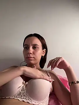 Snapshot of Nicole_Cute04 chatting on May 6, 3:57 am Nicole Cute04 online show from May 6, 3:57 am