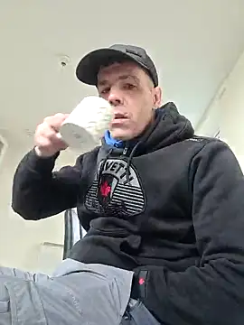 hulllad40 online show from March 5, 10:00 am