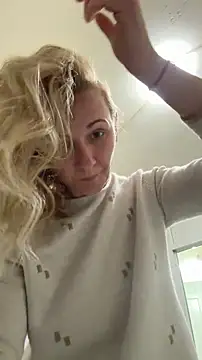 Snapshot of Secret_Ladyx chatting on May 4, 10:55 am Secret Ladyx online show from May 4, 10:55 am
