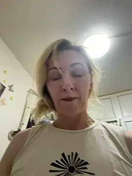 Snapshot of Secret_Ladyx chatting on June 21, 4:48 am Secret Ladyx online show from June 21, 4:48 am