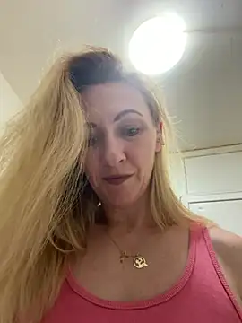 Snapshot of Secret_Ladyx chatting on June 28, 5:02 am Secret Ladyx online show from June 28, 5:02 am