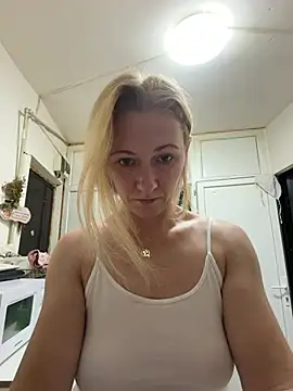 Snapshot of Secret_Ladyx chatting on August 6, 3:41 am Secret Ladyx online show from August 6, 3:41 am