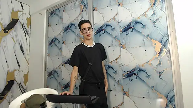 SKYN MAN online show from April 19, 7:29 am