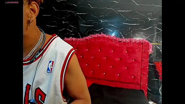 the curlyhot online show from March 6, 2:24 pm