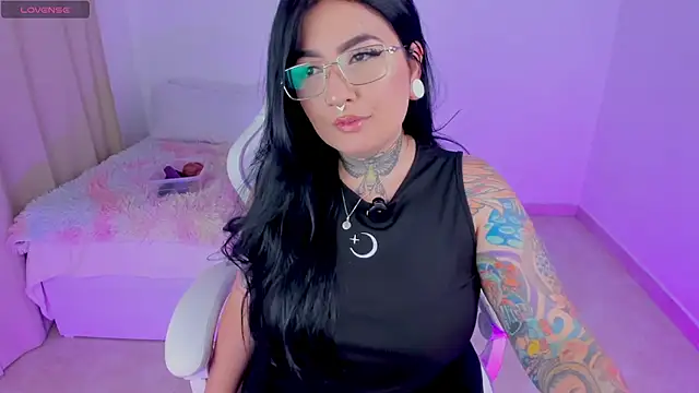 Snapshot of heeyy_kitty chatting on August 1, 5:56 pm heeyy kitty online show from August 1, 5:56 pm