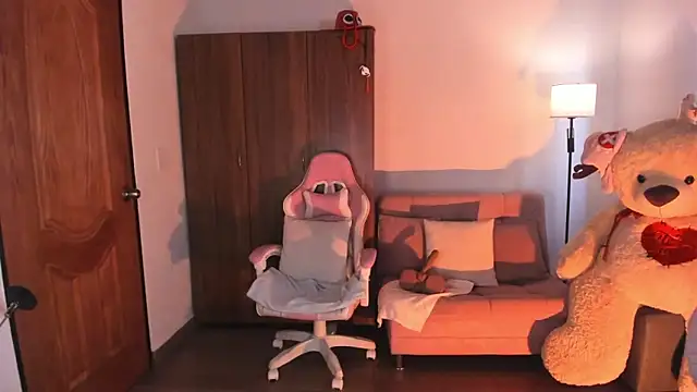 hi kiittyy online show from April 5, 10:34 am