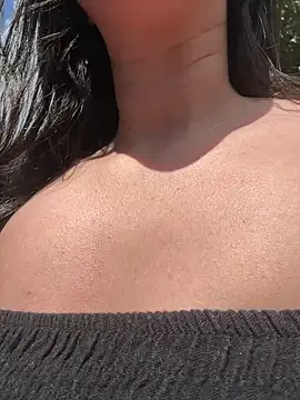 Geovana blan online show from April 2, 4:15 pm