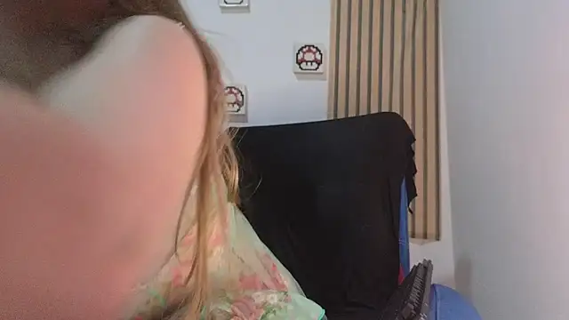 Caroline hernandes online show from March 23, 2:26 am