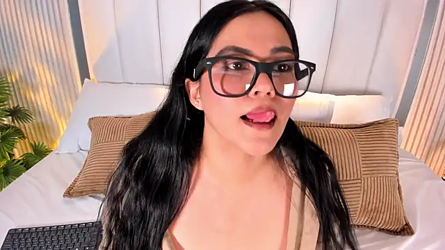 JadeSinclair  online show from March 8, 4:38 am