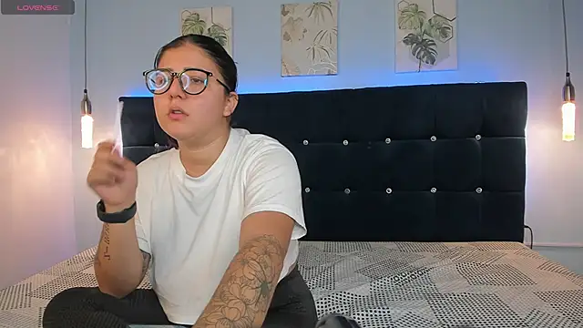 violeta steele online show from April 23, 5:15 pm