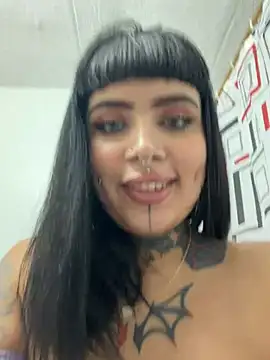Snapshot of LauriInk1 chatting on July 5, 10:39 pm LauriInk1 online show from July 5, 10:39 pm