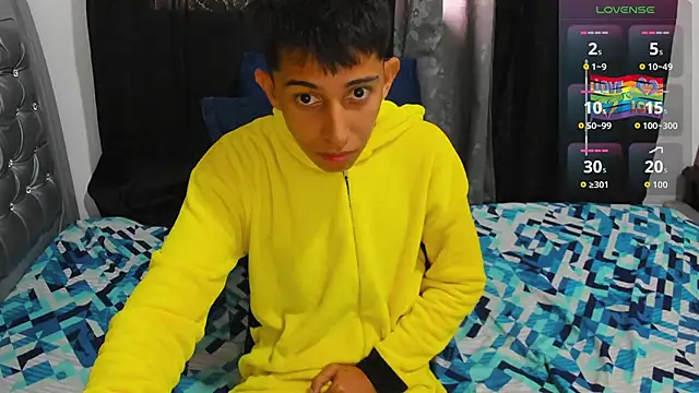 gomitaboy1 online show from March 9, 7:29 pm