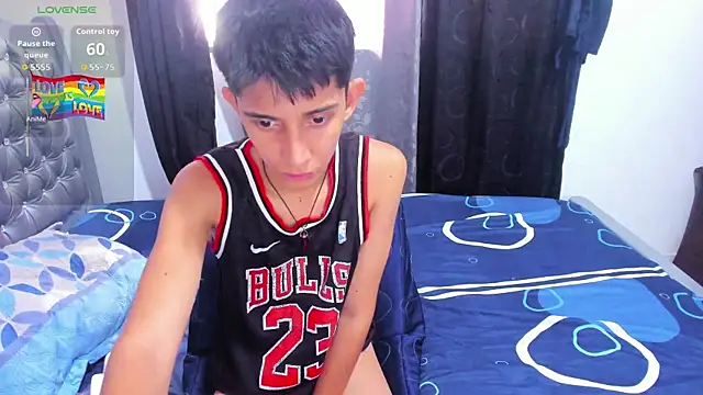 gomitaboy1 online show from March 18, 7:06 pm