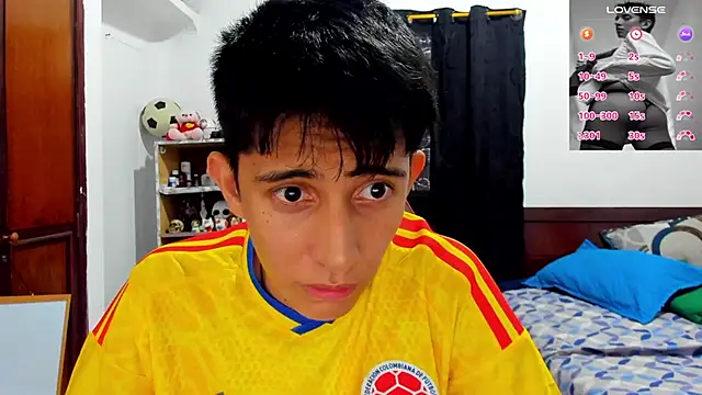 gomitaboy1 online show from July 17, 7:30 pm
