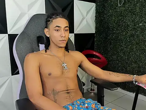 taylor bigdick18 online show from April 11, 12:48 am