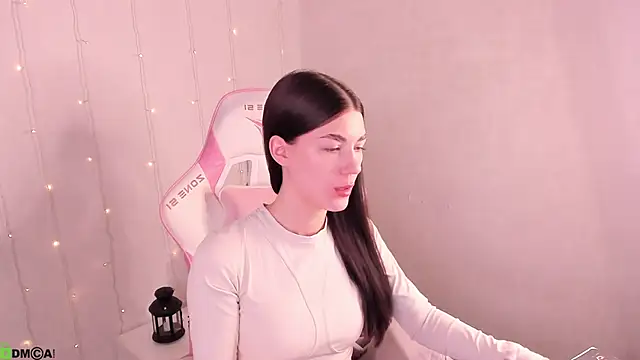 LunaRossaa online show from April 23, 12:01 am