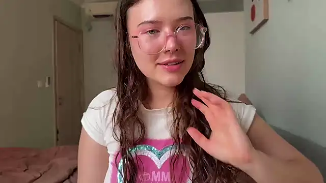 Snapshot of KristieKitty chatting on July 18, 8:18 am KristieKitty online show from July 18, 8:18 am