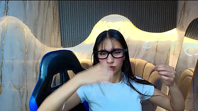 candy sky r online show from April 22, 3:09 am