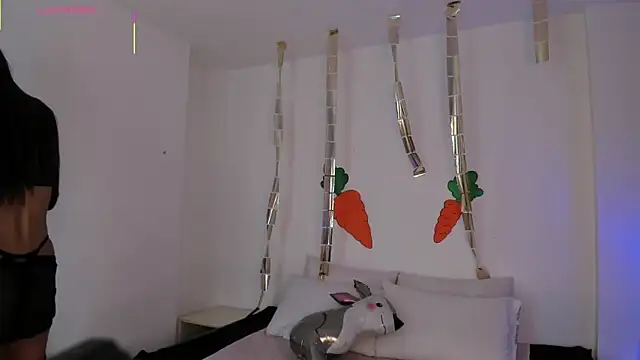 Eve-01 online show from April 4, 7:44 pm