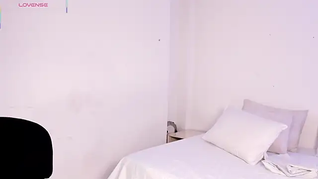 Eve-01 online show from April 28, 7:19 pm