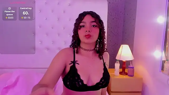 CoralineRed online show from April 29, 11:00 pm