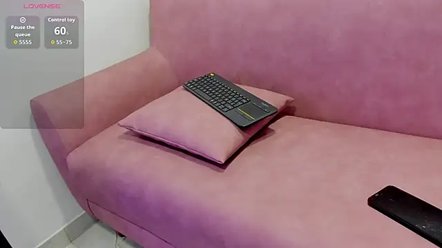 CoralineRed online show from May 11, 11:02 pm