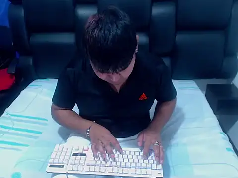 XNoahDeepThroatX online show from March 21, 5:01 am