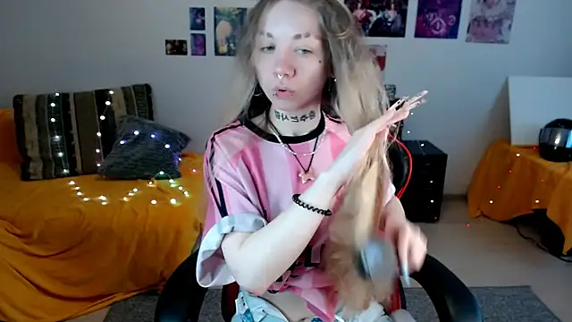 Snapshot of Nica_Kawaii chatting on June 8, 12:38 pm Nica Kawaii online show from June 8, 12:38 pm