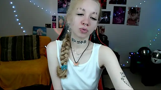 Snapshot of Nica_Kawaii chatting on August 5, 1:25 pm Nica Kawaii online show from August 5, 1:25 pm