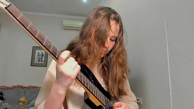 MaryannSofts online show from April 4, 3:31 pm