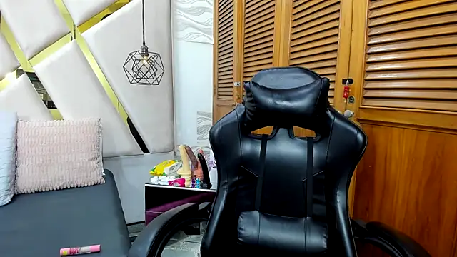 Candy Stormi online show from April 21, 11:38 am