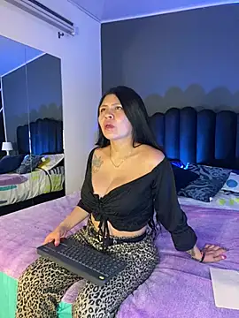Snapshot of MeganSpencer_ chatting on April 14, 5:02 am MeganSpencer online show from April 14, 5:02 am