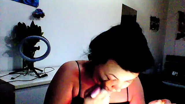 vvikkiii online show from March 7, 4:26 pm