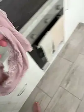 teencouple1313 online show from April 7, 1:55 pm