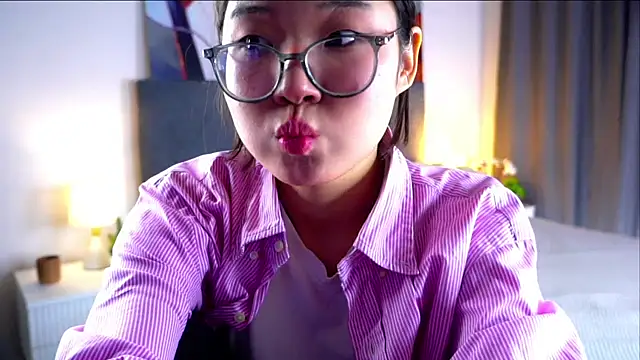 NelleMihalko online show from April 9, 11:15 am