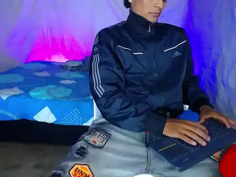 Snapshot of TAURUS_5 chatting on March 8, 1:25 am TAURUS 5 online show from March 8, 1:25 am