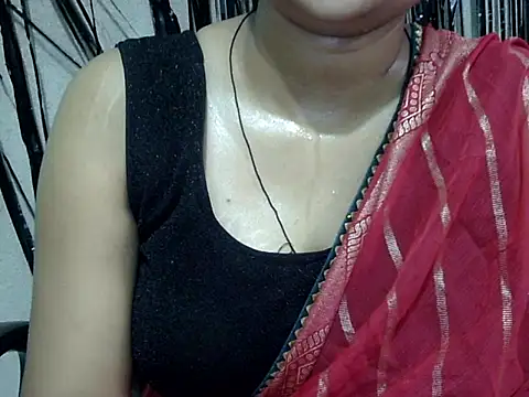 Snapshot of NayraG chatting on June 25, 9:14 am NayraG online show from June 25, 9:14 am