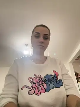 Snapshot of Giullyaxxx chatting on March 12, 4:13 pm Giullyaxxx online show from March 12, 4:13 pm