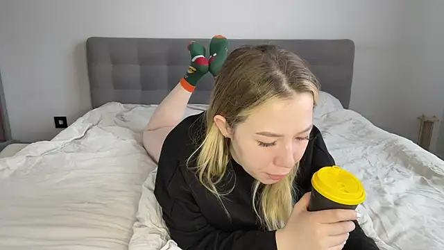 alyrasun online show from April 1, 6:25 am