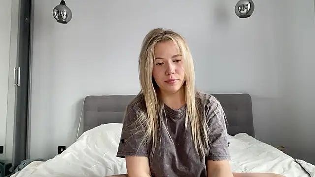 Snapshot of alyrasun chatting on July 28, 9:37 am alyrasun online show from July 28, 9:37 am