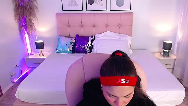 EILIIN07 online show from March 16, 1:04 pm