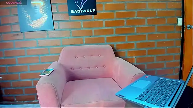 Badwolf818  online show from April 22, 12:18 pm