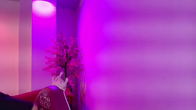 Miia  owens online show from April 18, 11:14 am