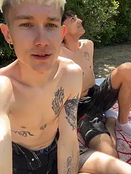 AlphaTwinks online show from April 4, 11:29 am