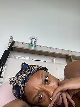 Snapshot of Princessssbby chatting on May 31, 2:35 pm Princessssbby online show from May 31, 2:35 pm