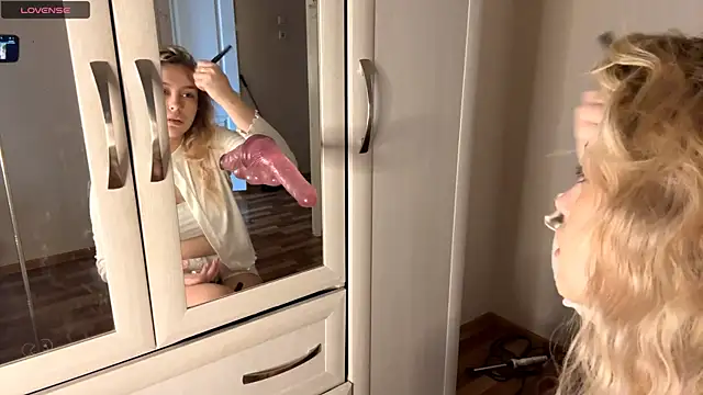 WonderedFlair online show from April 21, 7:58 am