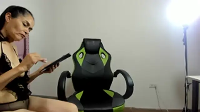 Snapshot of Liz_Grettel chatting on July 28, 8:52 pm Liz Grettel online show from July 28, 8:52 pm